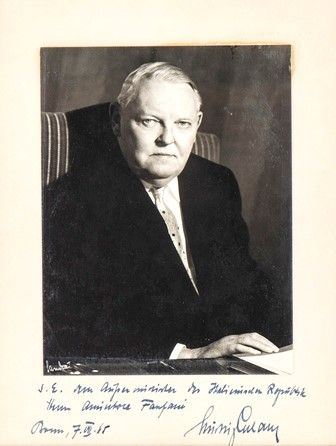 ERHARD, Ludwig William
(Fürth, 4 febbraio 1897 – Bonn, 5 maggio 1977)...  - Asta Maria Pia e Amintore Fanfani: Memorabilia, Onorificenze, Fashion&Luxury, Opere e Oggetti d'Arte, Arredi. - Bertolami Fine Art - Casa d'Aste