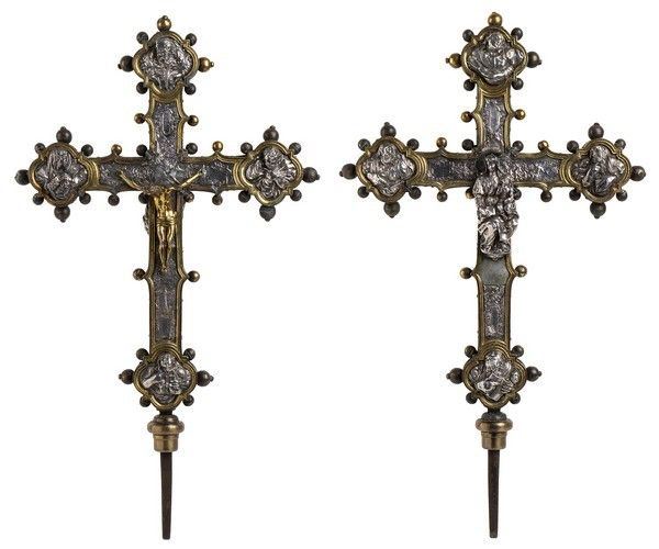 SCUOLA CENTRO-ITALIANA, XVI SECOLO - Importante croce astile polilobata scolpita da ambo i lati con corpo in legno. ...