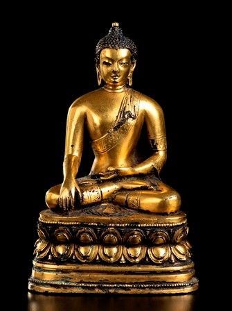 Statua Di Bronzo Buddha All'interno Del Design Della Moderna Casa Asiatica  Immagine Stock - Immagine di decorativo, semplice: 172065221