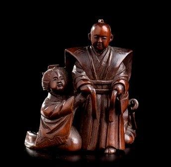 NETSUKE IN LEGNO CON SAMURAI E DUE DONNE
Giappone, seconda metà del XIX secolo...  - Auction Arte Asiatica e Tribale - Bertolami Fine Art - Casa d'Aste