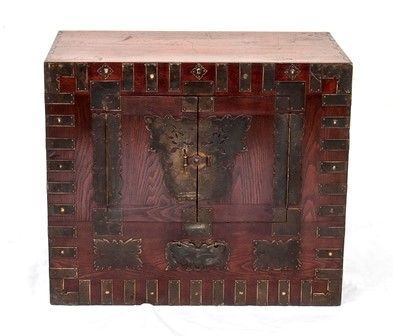 CASSONE IN LEGNO E METALLO, BANDAJI
Corea, XIX-XX secolo...  - Auction Arte Asiatica e Tribale - Bertolami Fine Art - Casa d'Aste