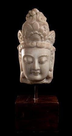 TESTA DI BODHISATTVA IN MARMO
Cina, probabilmente dinastia Ming...  - Asta Arte Asiatica e Tribale - Bertolami Fine Art - Casa d'Aste