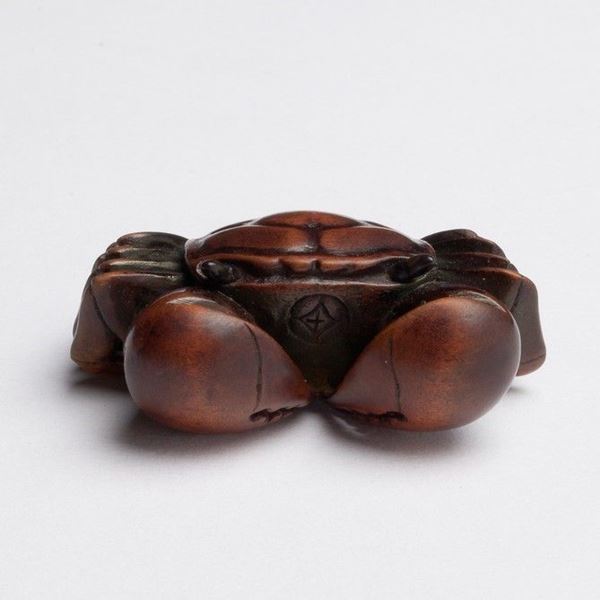 NETSUKE IN LEGNO CON GRANCHIO
Giappone, XIX secolo
...  - Asta Arte Asiatica e Tribale - Bertolami Fine Art - Casa d'Aste