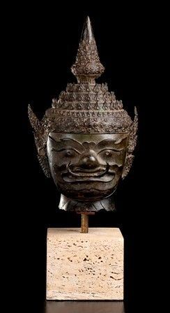 TESTA DI DEMONE YAKSHA IN BRONZO
Thailandia, XIX secolo...  - Auction Arte Asiatica e Tribale - Bertolami Fine Art - Casa d'Aste