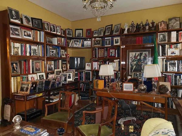 Libreria girevole - Asta Maria Pia e Amintore Fanfani: Memorabilia,  Onorificenze, Fashion&Luxury, Opere e Oggetti d'Arte