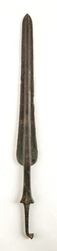 GRANDE PUNTA DI LANCIA CIPRIOTA
Fine del III millennio a.C.
Lega di rame, lungh...  - Auction Archeologia. Dall' antichità preclassica al Grand Tour - Bertolami Fine Art - Casa d'Aste