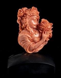 Una Scultura in corallo Cerasuolo (corallium elatius - Origine Taiwan)...