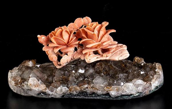 Scultura in corallo Cerasuolo...  - Auction CORALLI, PERLE E CAMMEI: GIOIELLI E OGGETTI D’ARTE DALLA LIQUIDAZIONE DELL’AZIENDA MONDIAL CORAL DI TORRE DEL GRECO - Bertolami Fine Art - Casa d'Aste