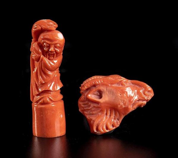 Due sculture in corallo Cerasuolo...  - Auction CORALLI, PERLE E CAMMEI: GIOIELLI E OGGETTI D’ARTE DALLA LIQUIDAZIONE DELL’AZIENDA MONDIAL CORAL DI TORRE DEL GRECO - Bertolami Fine Art - Casa d'Aste
