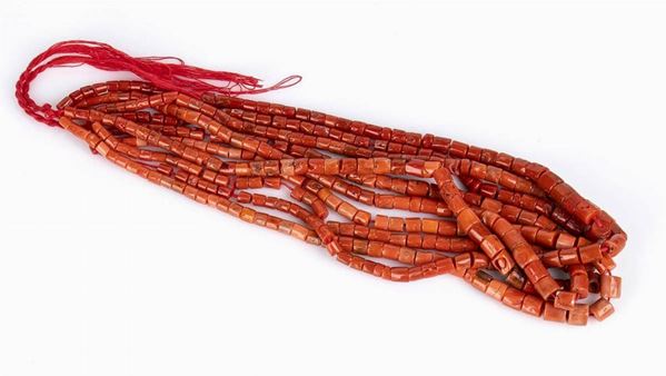 5 fili di barilotti di corallo Cerasuolo...  - Asta CORALLI, PERLE E CAMMEI: GIOIELLI E OGGETTI D’ARTE DALLA LIQUIDAZIONE DELL’AZIENDA MONDIAL CORAL DI TORRE DEL GRECO - Bertolami Fine Art - Casa d'Aste