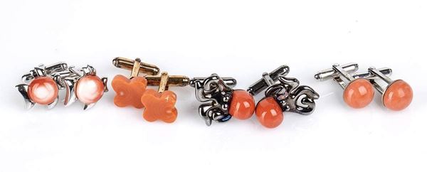 4 paia di gemelli in corallo e argento ...  - Auction CORALLI, PERLE E CAMMEI: GIOIELLI E OGGETTI D’ARTE DALLA LIQUIDAZIONE DELL’AZIENDA MONDIAL CORAL DI TORRE DEL GRECO - Bertolami Fine Art - Casa d'Aste