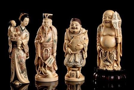 QUATTRO DIVINITÀ IN AVORIO
Cina, inizio del XX secolo...  - Auction Arte Asiatica e Tribale - Bertolami Fine Art - Casa d'Aste