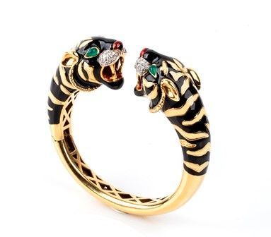 Bracciale "pantera" in oro, smalto nero e rosso, diamanti e smeraldi - manifatt...