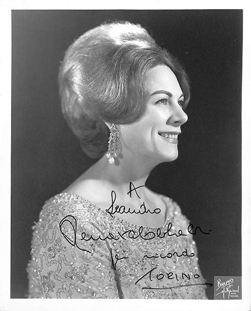 Renata Tebaldi (Pesaro, 1922– Città di San Marino, 2004)...  - Asta Grandi cantanti d'opera: la collezione La Guardia di fotografie con autografo (1890 - ‘2000) - Bertolami Fine Art - Casa d'Aste