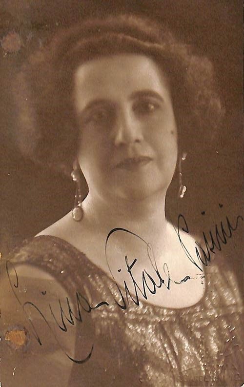 Lina Pasini Vitale (Roma 1872 – ivi 1959)...  - Auction Grandi cantanti d'opera: la collezione La Guardia di fotografie con autografo (1890 - ‘2000) - Bertolami Fine Art - Casa d'Aste