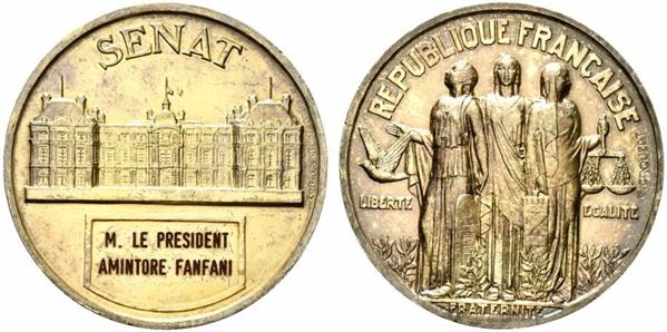 FRANCIA. Medaglia Repubblica Francese con incisione ad Amintore Fanfani Ag (76,...