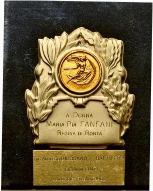 Placca da tavolo 1986 a Donna Maria Pia Fanfani "Regina di Bontà" da Augusto Gi...