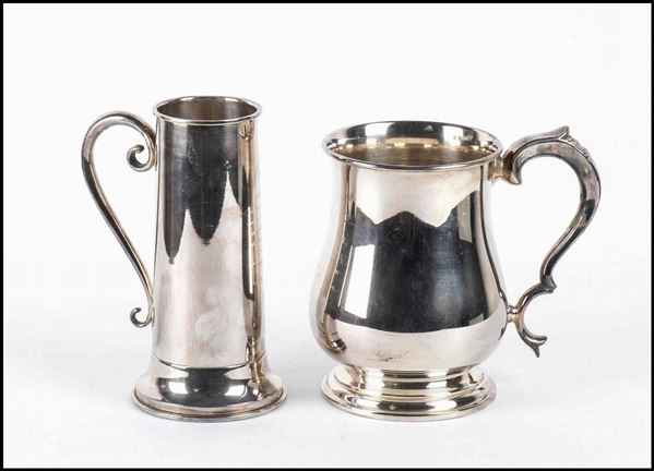 Due tankard in argento 800/1000 - Italia, XX secolo...