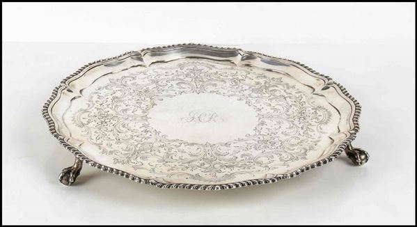 Salver inglese in argento 925/1000 - Londra 1765, argentiere Thomas Hannam & Jo...  - Auction MARIA PIA E AMINTORE FANFANI - Bertolami Fine Art - Casa d'Aste