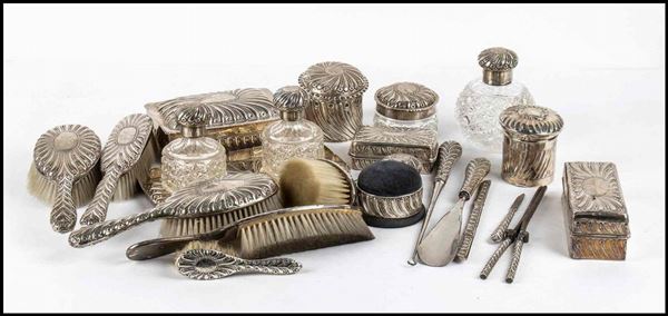 Servizio da toletta in argento 925/1000 - Londra 1890, argentiere Mappin & Webb...