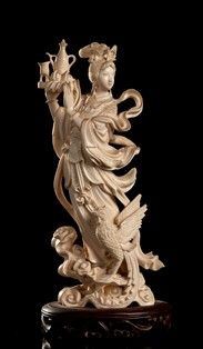 DIVINITÀ FEMMINILE IN AVORIO
Cina, inizio del XX secolo...  - Auction Arte asiatica e tribale - Bertolami Fine Art - Casa d'Aste