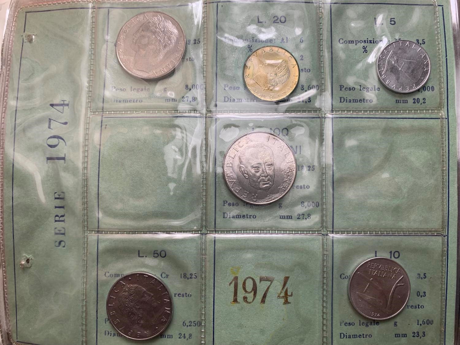 REPUBBLICA ITALIANA. Lotto di n. 16 serie divisionali e argenti dal 1970 al 1980.