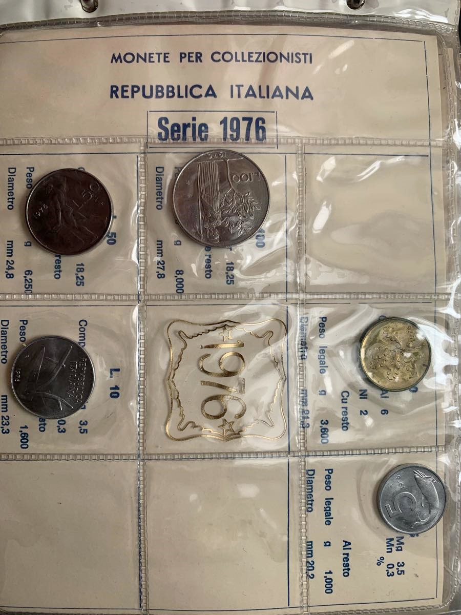 REPUBBLICA ITALIANA. Lotto di n. 16 serie divisionali e argenti dal 1970 al 1980.