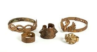 TIARE E BRACCIALI VINTAGE DA TEATRO/CINEMA
...