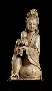 GUANYIN CON BAMBINO IN AVORIO
Cina, dinastia Qing, XIX secolo...