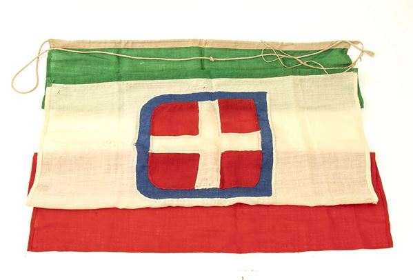 Bandiera Sabauda
Italia, Primo quarto XX sec....  - Auction Fashion&Luxury, Memorabilia, Militaria, Medaglie e Ordini Cavallereschi - Bertolami Fine Art - Casa d'Aste