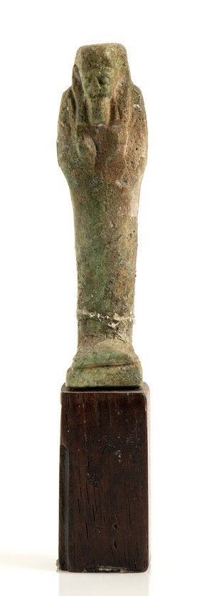 USHABTI EGIZIO IN FAIENCE
Periodo tardo dell'Egitto,  672 - 332 a.C. 
Faience, ...