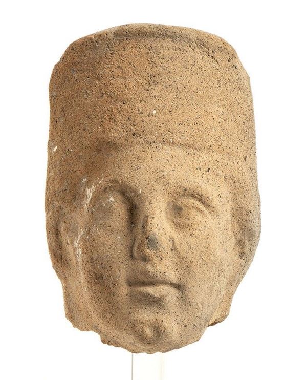 GRANDE RITRATTO VOTIVO MULIEBRE
IV - III secolo a.C.
Terracotta, alt. cm 21, co...