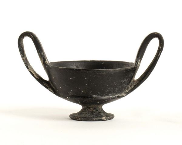 KANTHAROS ETRUSCO IN BUCCHERO
VII - VI secolo a.C.
diam. vasca cm 11

Provenien...