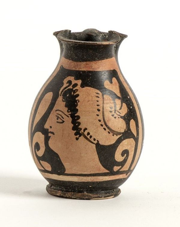 OINOCHOE APULA A FIGURE ROSSE
Apulia, IV secolo a.C.
alt. cm 9,5

Piccola oinoc...