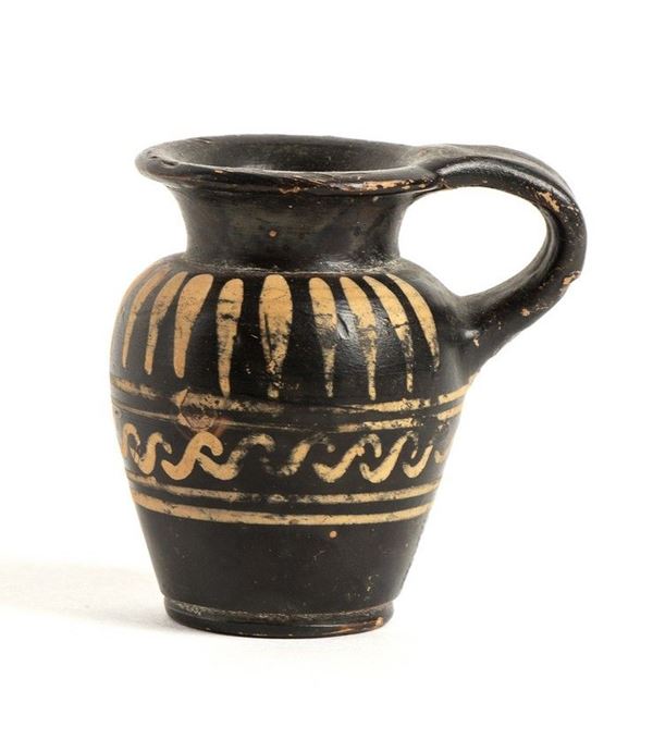 BROCCHETTA MINIATURISTICA A VERNICE NERA SUDDIPINTA
Apulia, IV - III secolo a.C...