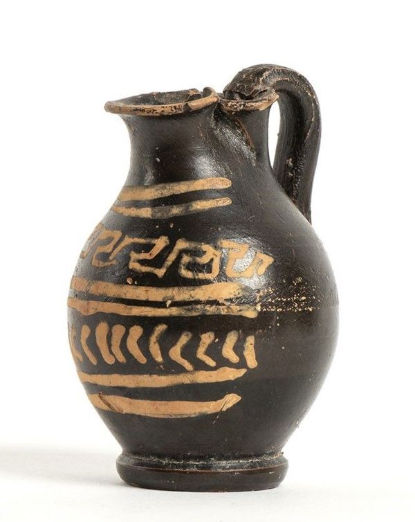 BROCCHETTA MINIATURISTICA A VERNICE NERA SUDDIPINTA
Apulia, IV - III secolo a.C...