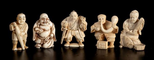 CINQUE PICCOLE FIGURE IN AVORIO
Cina, inizio del XX secolo...  - Asta Arte asiatica e tribale - Bertolami Fine Art - Casa d'Aste