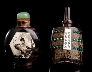 DUE SNUFF BOTTLES IN CORNO E AVORIO
Cina, inizio del XX secolo...  - Auction Arte asiatica e tribale - Bertolami Fine Art - Casa d'Aste