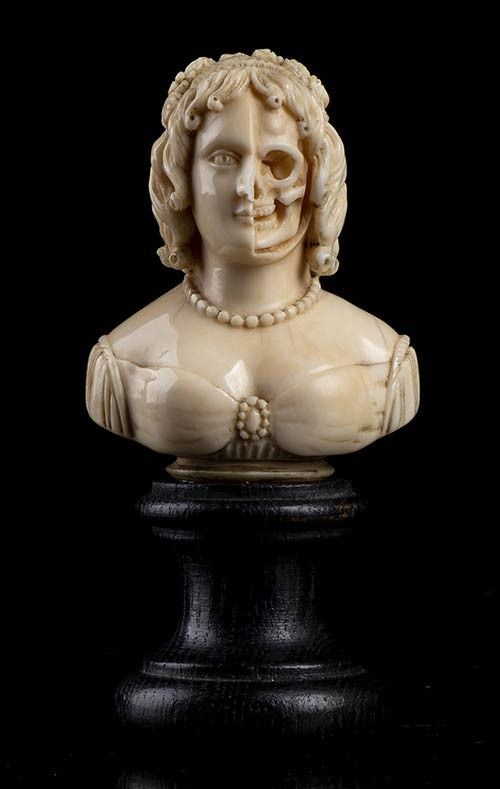 Vanitas Francese in avorio con teschio - XIX Secolo...