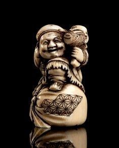 NETSUKE IN AVORIO CON DAIKOKU
Giappone, periodo Meiji...  - Auction Arte asiatica e tribale - Bertolami Fine Art - Casa d'Aste