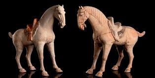 COPPIA DI CAVALLI IN CERAMICA DIPINTA
Cina, stile della dinastia Tang...