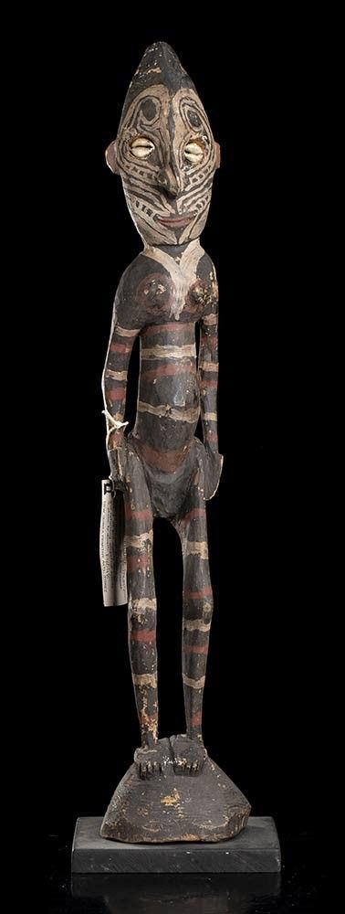 SCULTURA ANTROPOMORFA IN LEGNO E CAURI
Papua Nuova Guinea, Sepik...