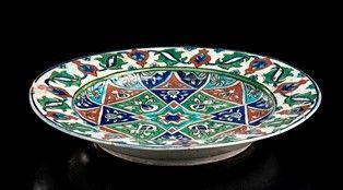 PIATTO IN CERAMICA 'IZNIK' INVETRIATA E DIPINTA
Turchia, XVI secolo...  - Auction Arte asiatica e tribale - Bertolami Fine Art - Casa d'Aste