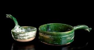 Due Versatoi in Ceramica con Invetriatura Verde