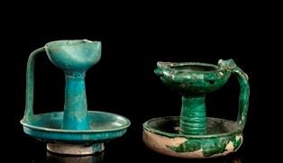 Due Lucerne a Olio in Ceramica Invetriata