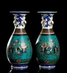 COPPIA DI VASI IN PORCELLANA DECORATI A CLOISONNÉ
Giappone, periodo Meiji...  - Auction Arte asiatica e tribale - Bertolami Fine Art - Casa d'Aste