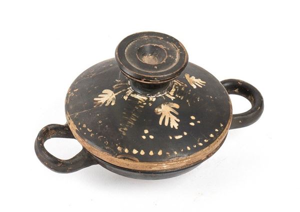 LEKANIS A VERNICE NERA SUDDIPINTA
Apulia, III secolo a.C.
alt. cm 8,5; diam. cm...