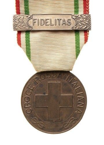 MEDAGLIA IN BRONZO DI BENEMERENZA DELLA CRI...  - Auction La collezione Clodomiro Tavani di medaglie, onorificenze e ordini cavallereschi - Bertolami Fine Art - Casa d'Aste