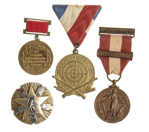 LOTTO DI TRE MEDAGLIE ED UN ORDINE...  - Auction La collezione Clodomiro Tavani di medaglie, onorificenze e ordini cavallereschi - Bertolami Fine Art - Casa d'Aste