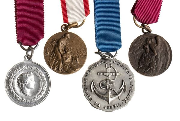 LOT OF FOUR MILITARY HOSPITAL MEDALS...  (ORDINI E MEDAGLIE - ITALIA, REGNO...)  - DIFFERENT METALS AND SIZES - Auction Militaria, Medals and Orders of Chivalry - Bertolami Fine Art - Casa d'Aste